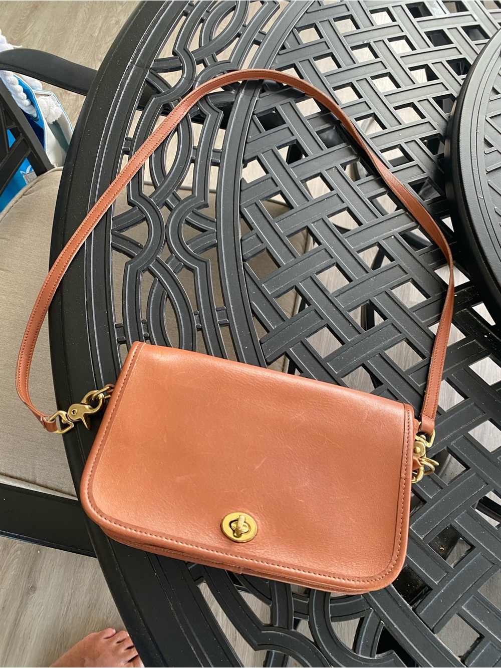 Coach 9755 vintage Brown Leather Crossbody with Gold Turn-Lock - Picture 13 of 16